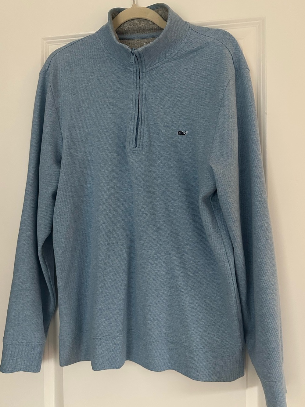 Vineyard vines quarter zip. Size Medium